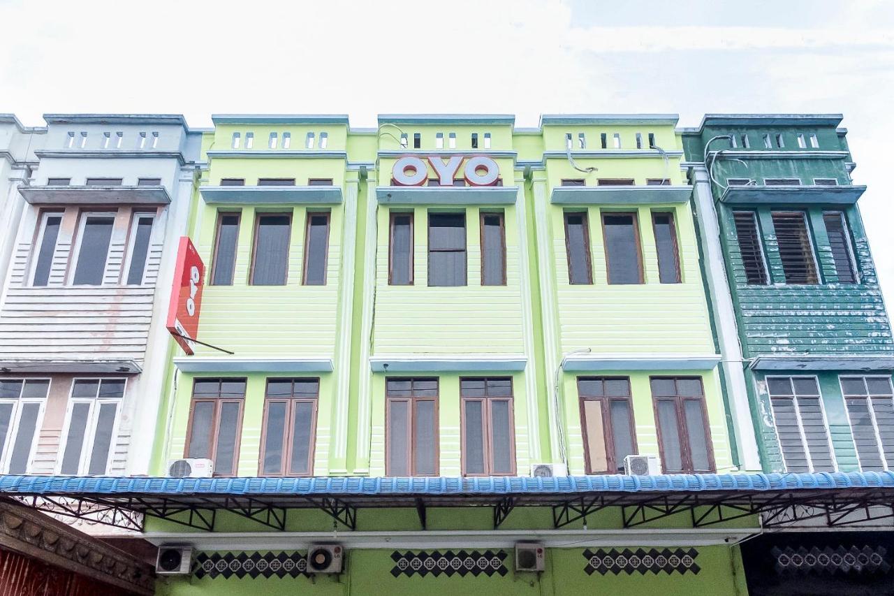 Oyo 723 Penginapan Nia Mandiri Syariah Medan Eksteriør bilde